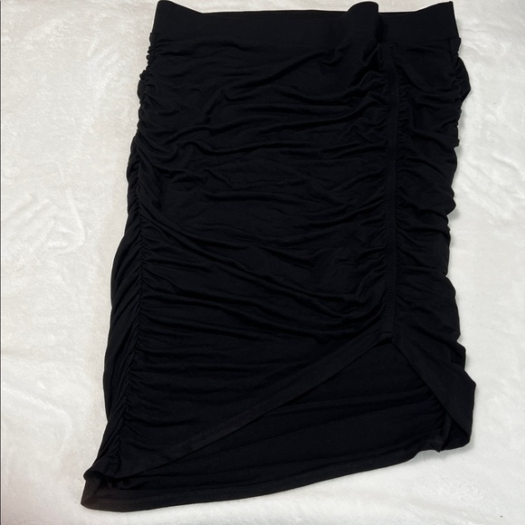 Torrid Black Ruched Bodycon Midi Skirt Plus Size 2X NWT - Picture 3 of 9